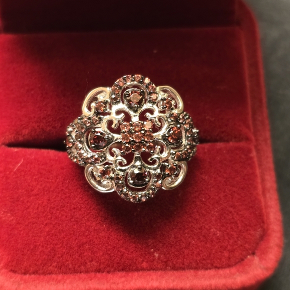 .925 Sterling Silver Man Made Garnet Stone Ring. Ladies Size 6 - Picture 5 of 7